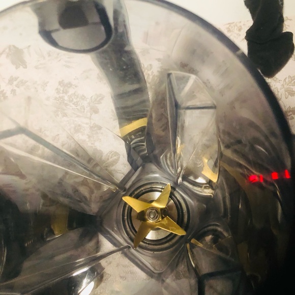 Clear BPA-Free Blender Container - Picture 2 of 5